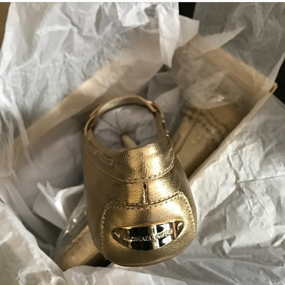 MICHAEL Michael Kors Daisy Moc in Pale Gold Metallic Leather - Picture 7 of 12